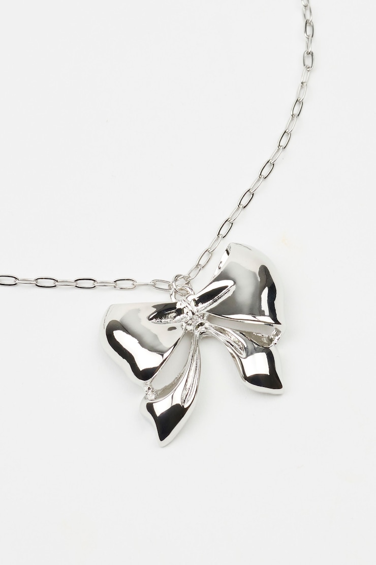 Oversized Metal Bow Necklace Gray - Image 3